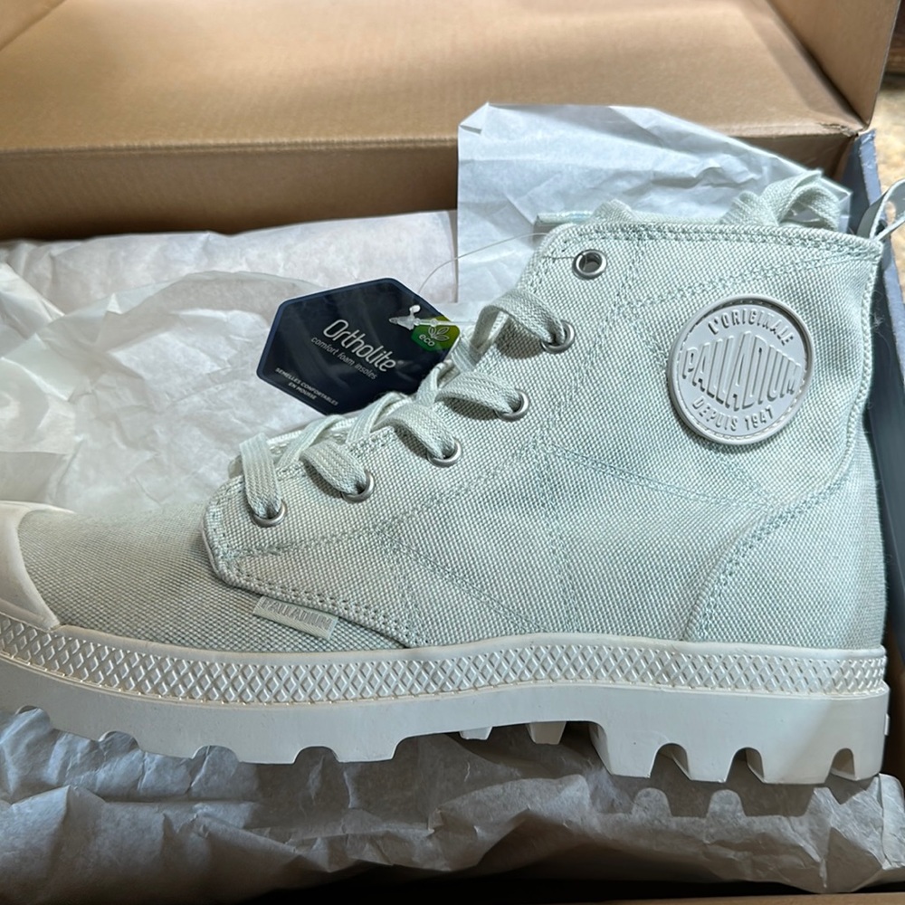 Palladium WOMENS PAMPA HI SAHARA/ECRU